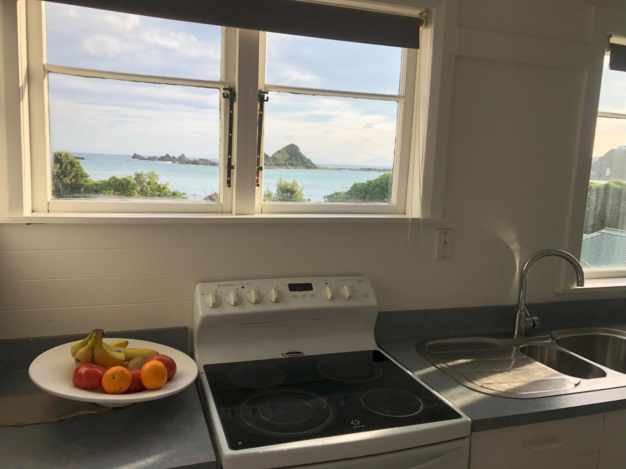 惠灵顿Seafront Haven In Island Bay With Deck, Outdoor Bath, And Parking公寓 外观 照片
