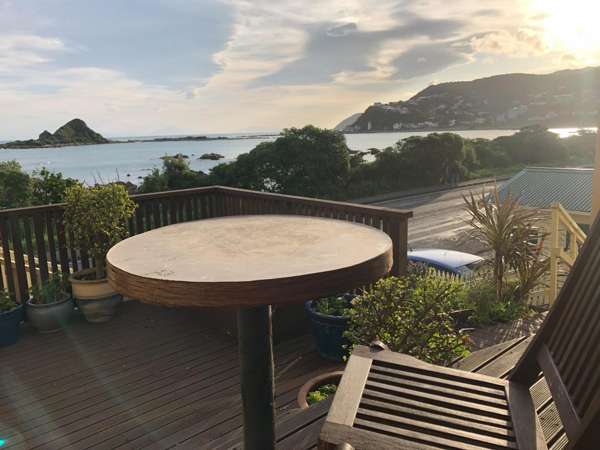 惠灵顿Seafront Haven In Island Bay With Deck, Outdoor Bath, And Parking公寓 外观 照片