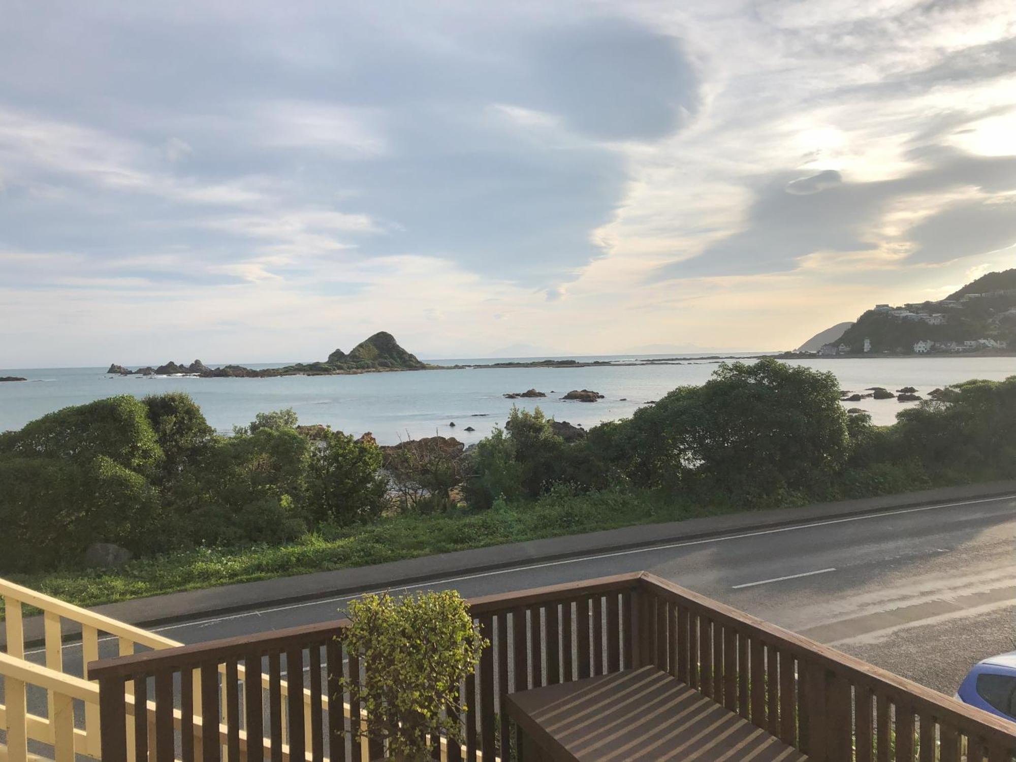惠灵顿Seafront Haven In Island Bay With Deck, Outdoor Bath, And Parking公寓 外观 照片